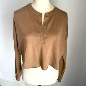 Cute cropped tan long sleeve top with buttons